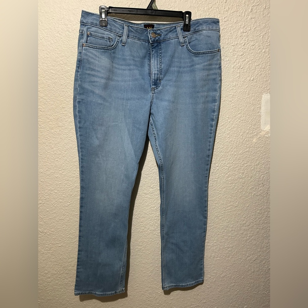 Lee NWT